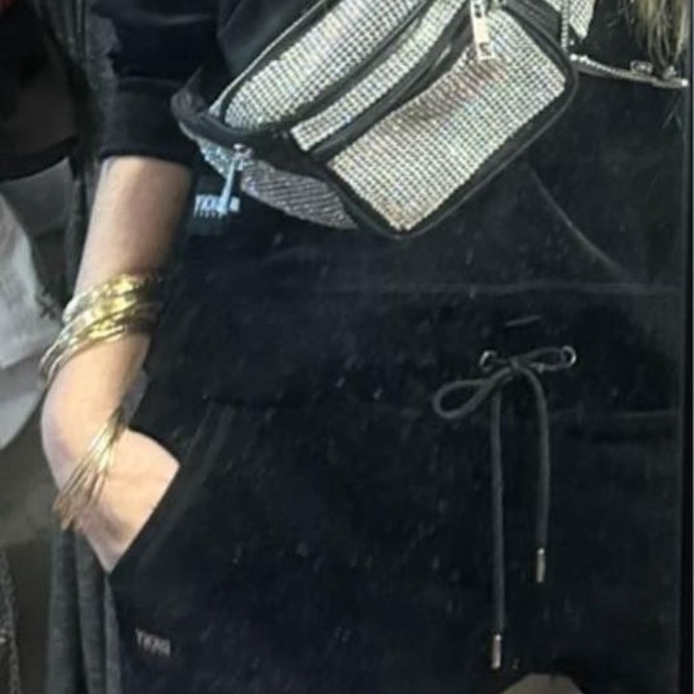 Black Cross Body Sparkle bag!!